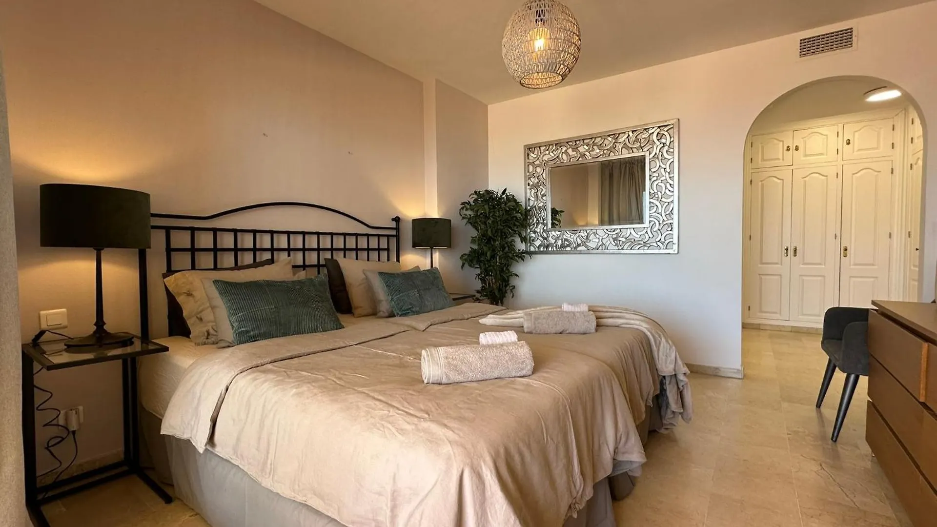 Apartments Bermuda Beach Эстепона 0*,